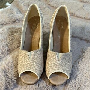 TOMS Women's Cream Peep Toe Shoes Old Money Preppy